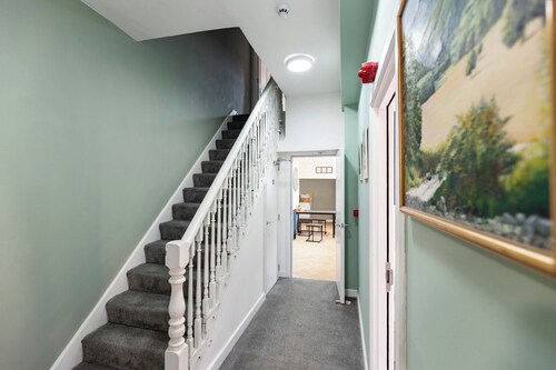 6BR 6 Bath | Workspace | Family & Contractors