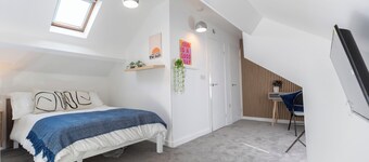 6BR 6 Bath | Workspace | Family & Contractors
