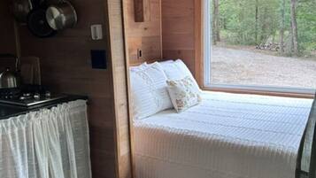 1 bedroom, internet, bed sheets