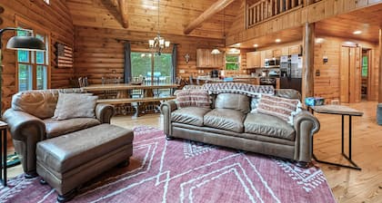 Lakeside Lodge-sleeps 14 I Firepit Kayak Bikes