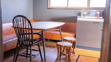Basic House, 4 Bedrooms, City View | Dining
