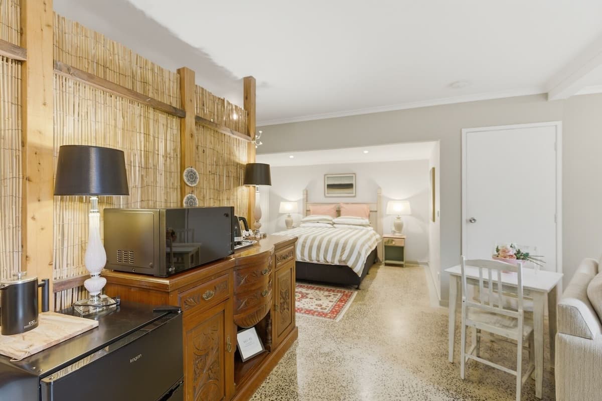Suite Deluxe, patio, vista al jardín (Garden Suite) | Sábanas de algodón egipcio y ropa de cama de alta calidad
