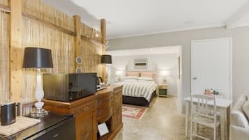 Garden Spa Suite | Egyptian cotton sheets, premium bedding, iron/ironing board, free WiFi