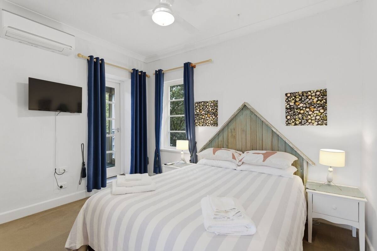 Family Suite | Egyptian cotton sheets, premium bedding, iron/ironing board, WiFi (free)