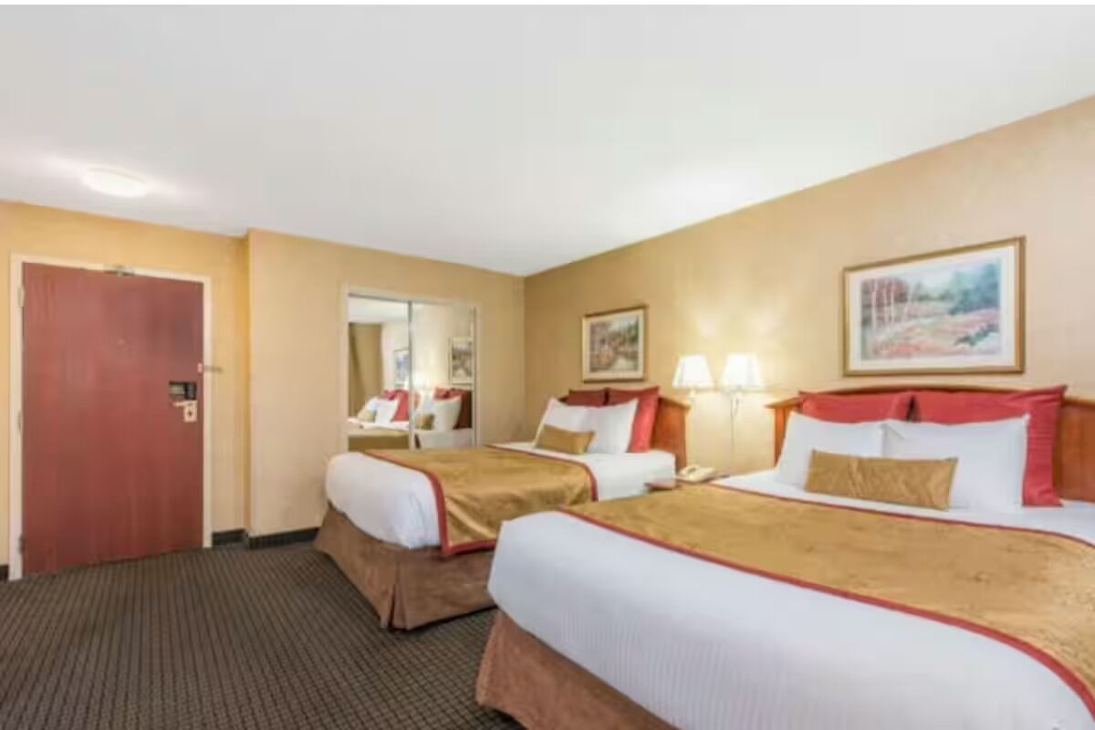 Family-friendly Suite Near Tanger Outlets  Just 1 Mile Away - Lancaster, PA