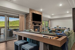 Una Smart TV, una chimenea
