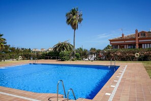 Pool - Casa Calypso: Two bedroom Beach Apt with pool (Mijas)