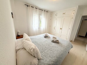 Room - Casa Calypso: Two bedroom Beach Apt with pool (Mijas)