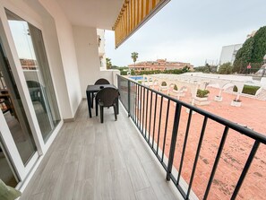 Outdoor dining - Casa Calypso: Two bedroom Beach Apt with pool (Mijas)