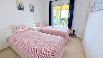 2 Schlafzimmer, Reisekinderbett, kostenloses WLAN, Bettwäsche