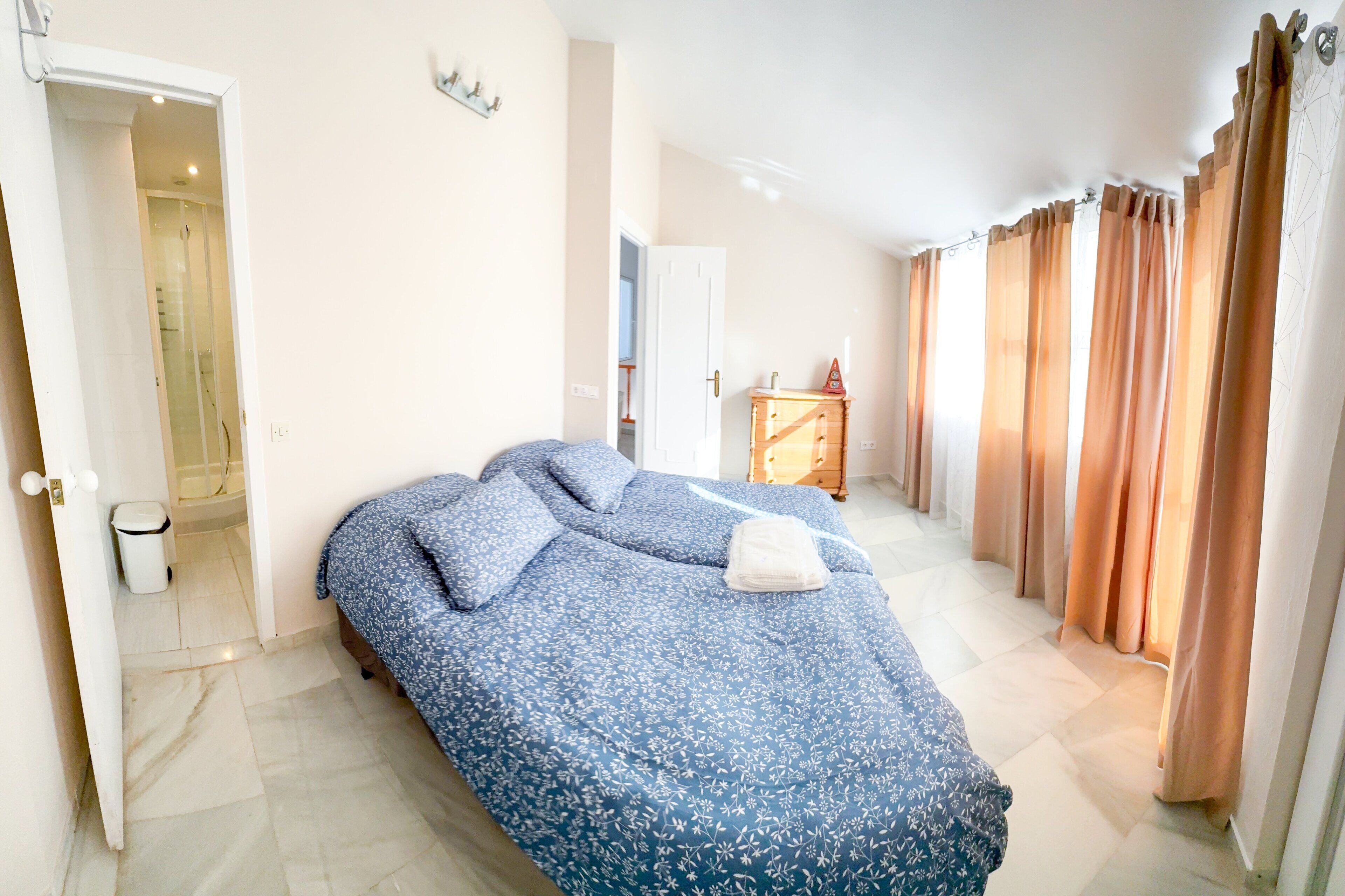 2 bedrooms, iron/ironing board, travel crib, WiFi (free)