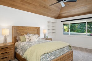 Room - Modern Luxury Lakefront Estate with Private Dock (Black Diamond)