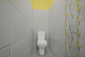 Bathroom | Shower - OYO 95043 Guest House Adel's (Malang)