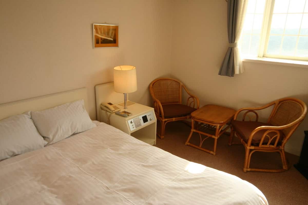 Chambre Double, vue mer | Espace de travail pour ordinateur portable, Wi-Fi gratuit, draps fournis