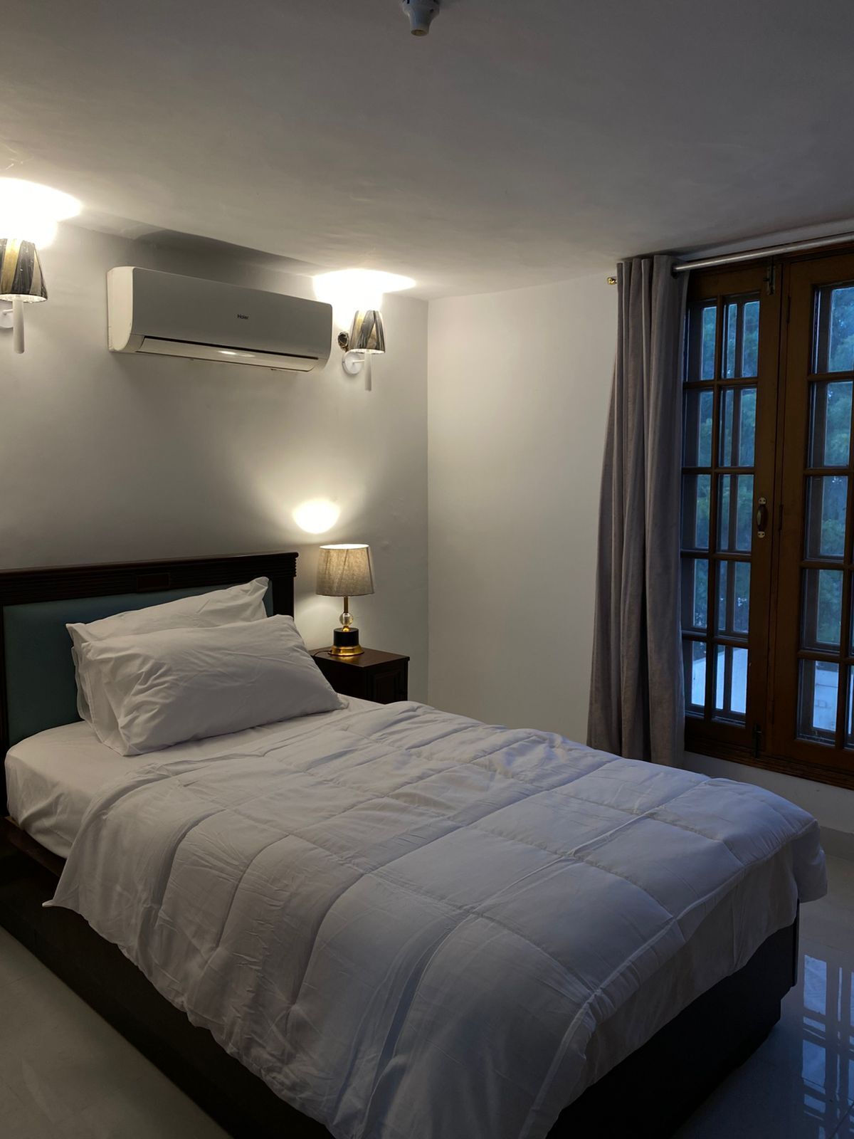 1 habitación, tabla de planchar con plancha, wifi y ropa de cama 