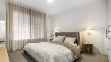 2 bedrooms, desk, iron/ironing board, WiFi