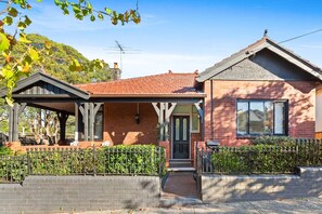 Exterior - Spacious 4-Bed Character House in Vibrant Stanmore (Stanmore)