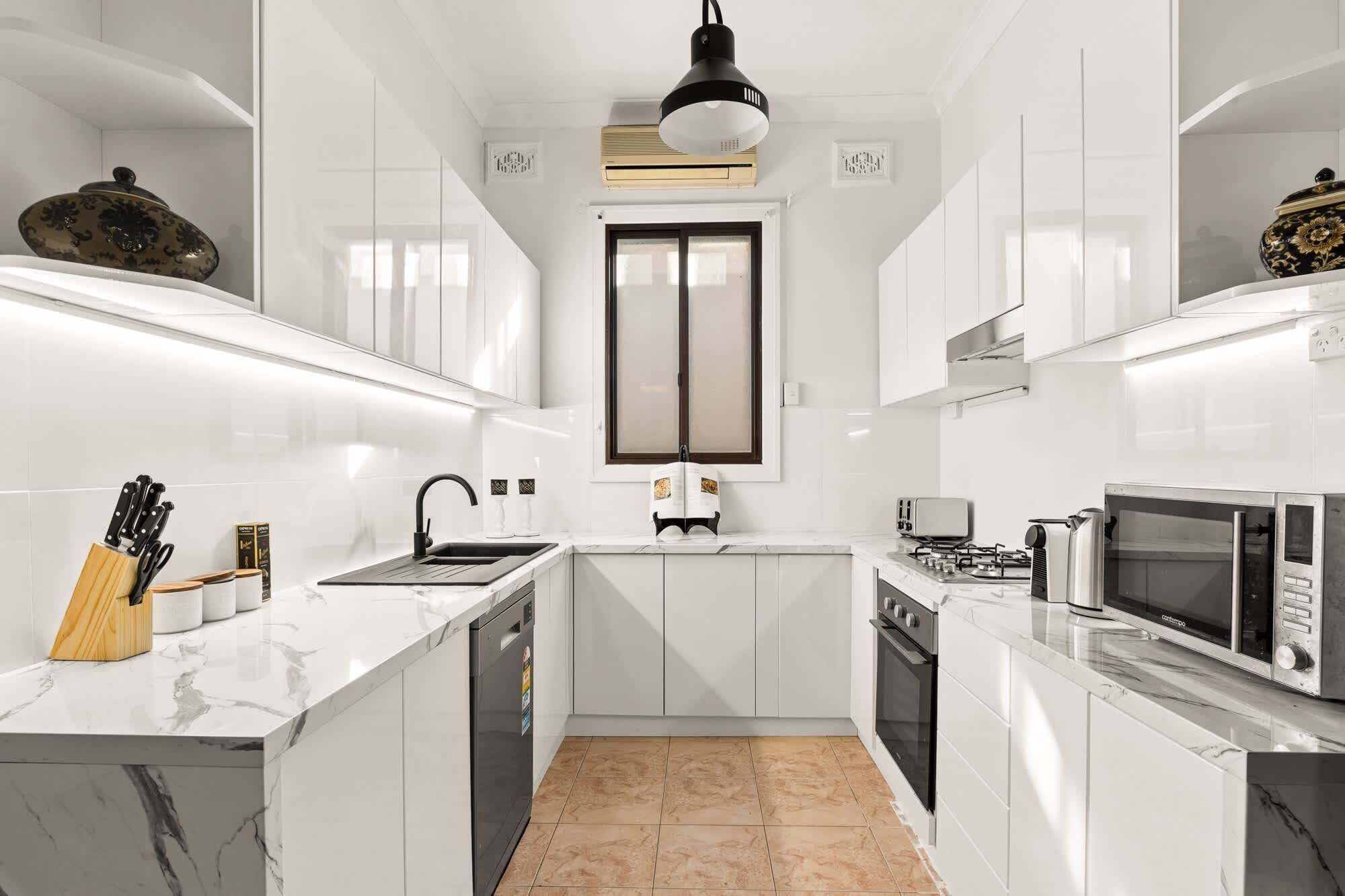 Coffee/tea maker, fridge, microwave, oven