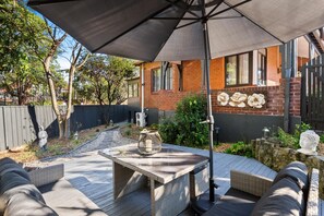 Outdoor dining - Spacious 4-Bed Character House in Vibrant Stanmore (Stanmore)