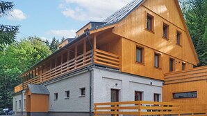 A wooden building with multiple windows and a balcony. - Hraničná by Interhome (Janov nad Nisou)