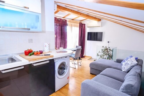 Casa Terrazza in Historic Koper With Sea View