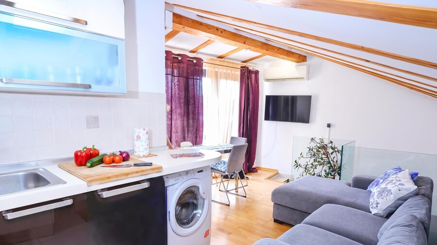 Casa Terrazza in Historic Koper With Sea View
