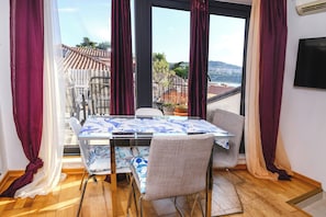 Honeymoon Townhome, 2 Bedrooms, Microwave (Casa Terrazza In Historic Koper) | Dining - Casa Terrazza In Historic Koper (Koper)
