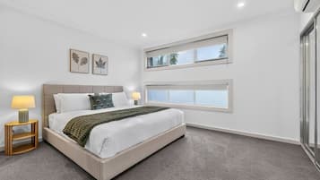 3 bedrooms, desk, iron/ironing board, WiFi