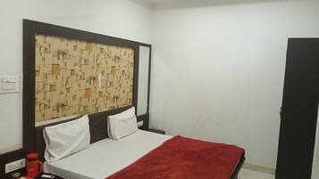 Wifi gratis, muebles diferentes y ropa de cama