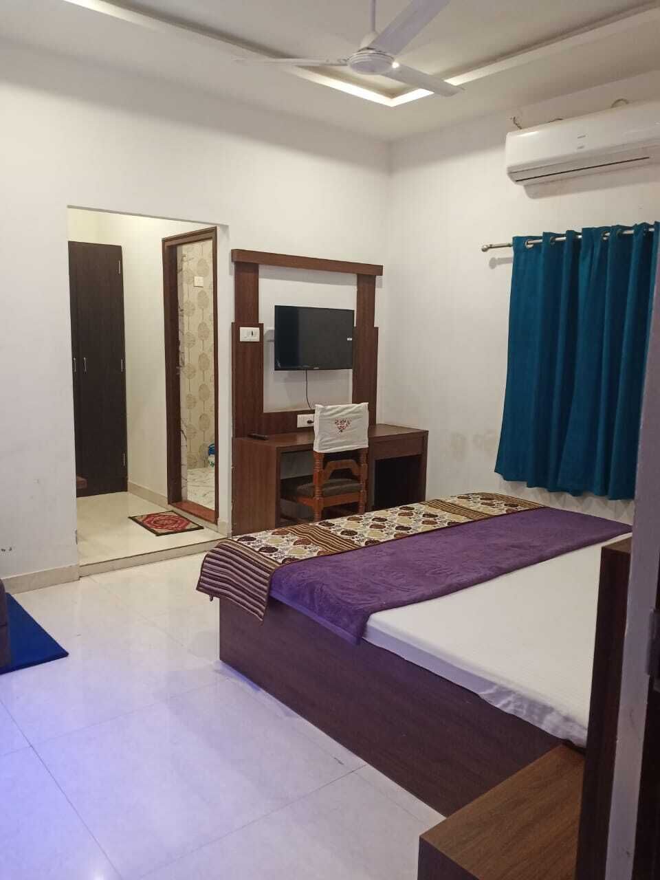 Free WiFi, individually furnished, bed sheets