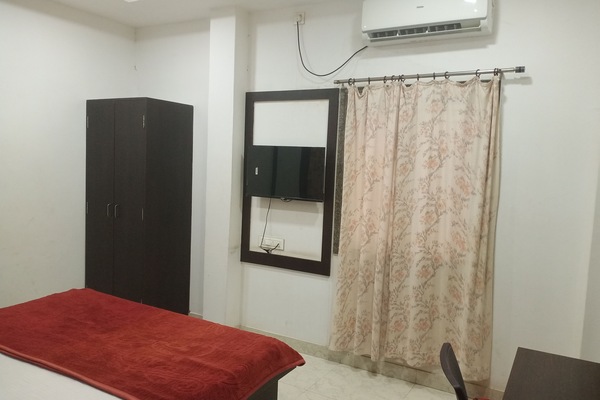 Deluxe AC Room with Private Ensuite Washroom | WiFi (free), individually furnished, bed sheets