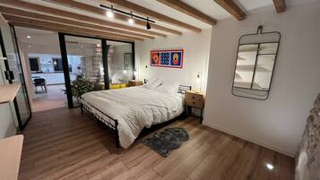 2 bedrooms, desk, iron/ironing board, travel cot