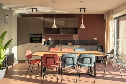 Spacious Family Villa With Play Area