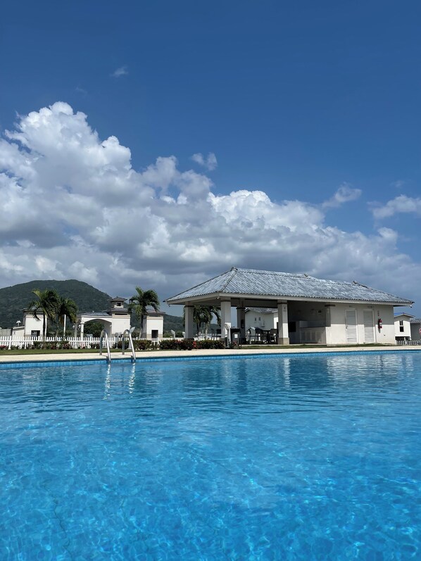 Pool - Vrbo Property (Vacamonte)