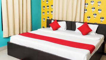 Deluxe Double Room, Air conditioning | Hypo-allergenic bedding available, desk, soundproofing, WiFi (free)