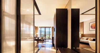 The Blossom Dreamscape Boutique Hotel - Yulong River Branch - Free Buffet Breakfast & Laundry Facilities & Tailor Made Tours