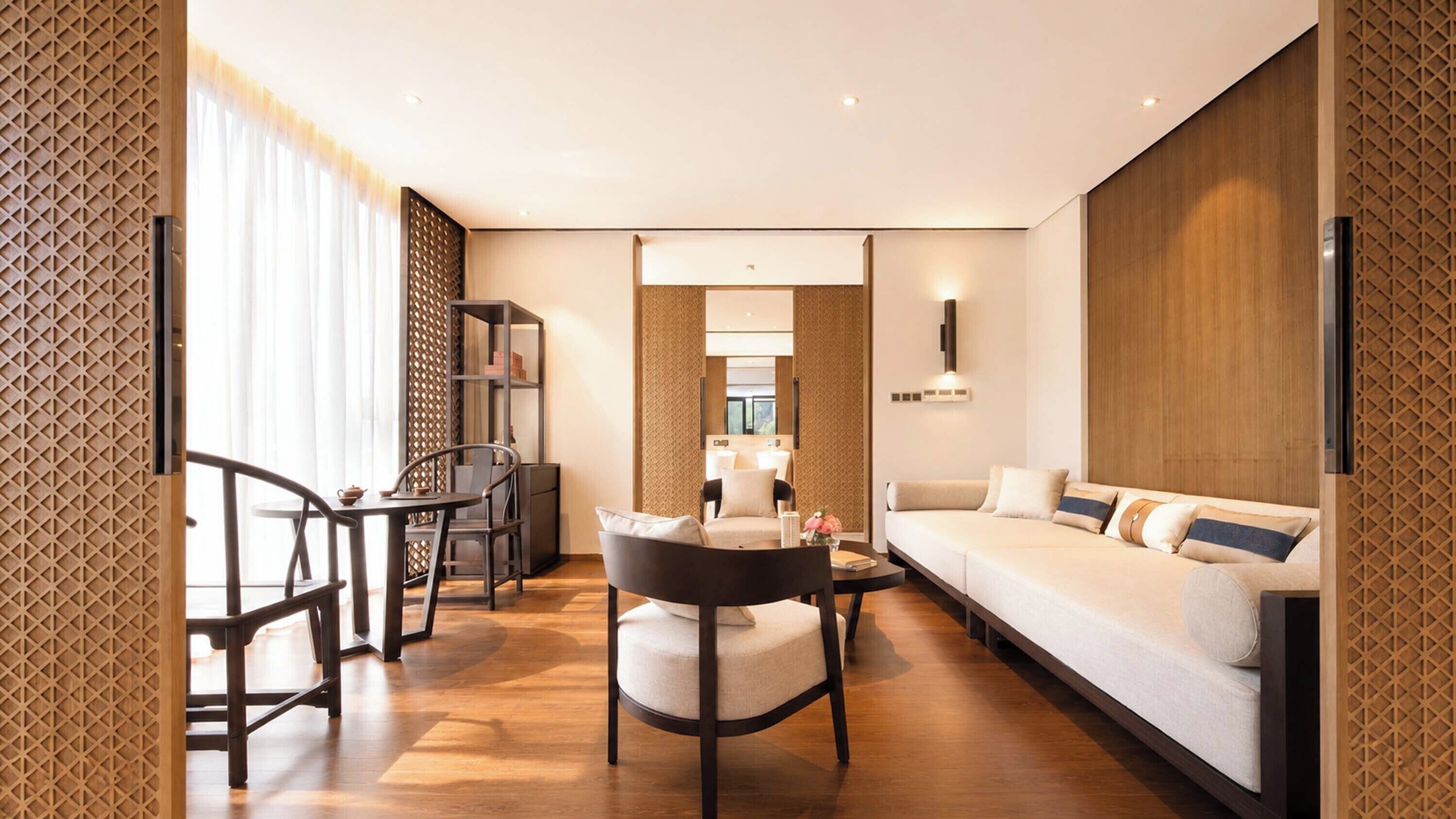Luxury Studio Suite, Hill View | Interior