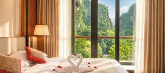 The Blossom Dreamscape Boutique Hotel - Yulong River Branch - Free Buffet Breakfast & Laundry Facilities & Tailor Made Tours