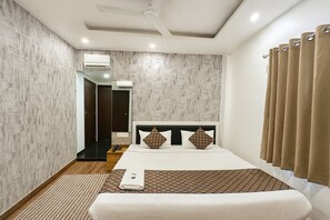 Room - Hotel Seasons- Indore (Indore)