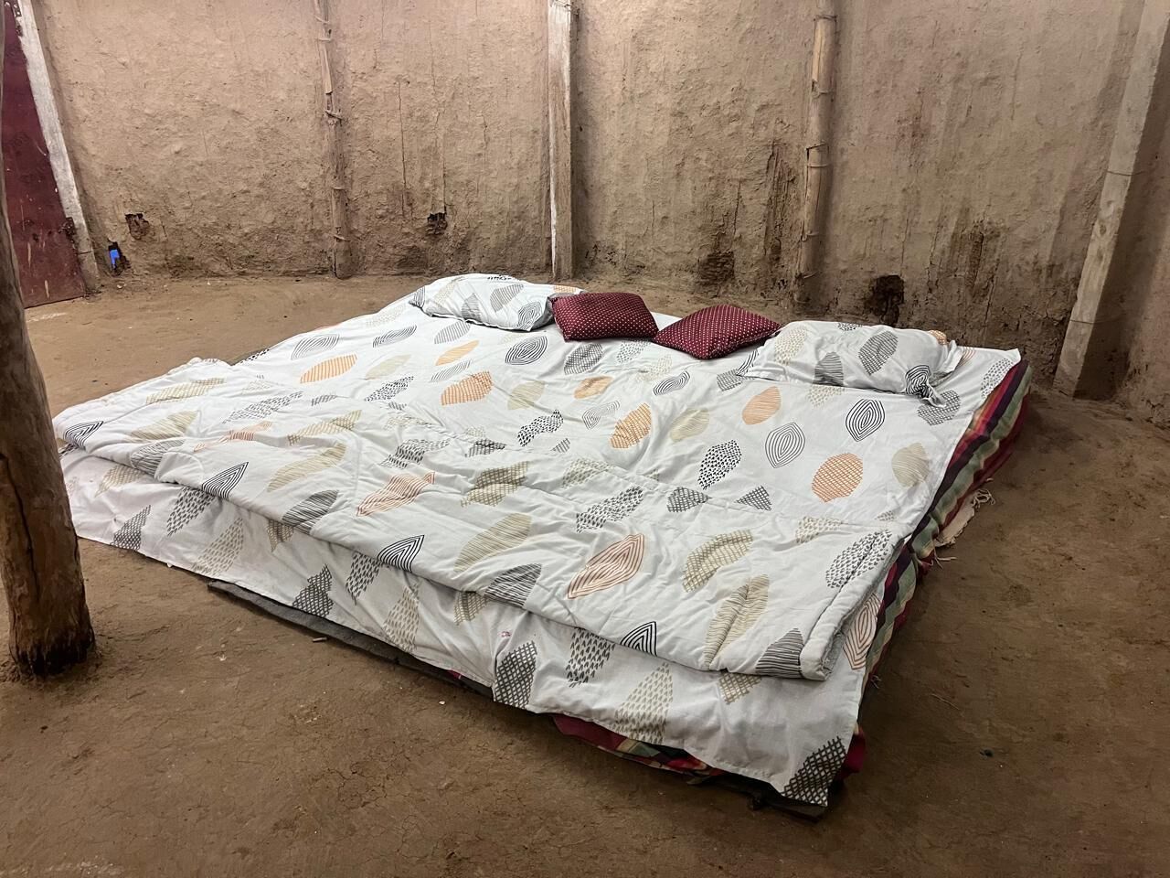 Habitación con 1 cama matrimonial o 2 individuales | Escritorio, wifi gratis y ropa de cama 