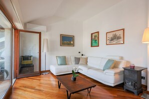 Smart TV - Comosette - Outdoor Dining/Outdoor Relax/Central  (Como)