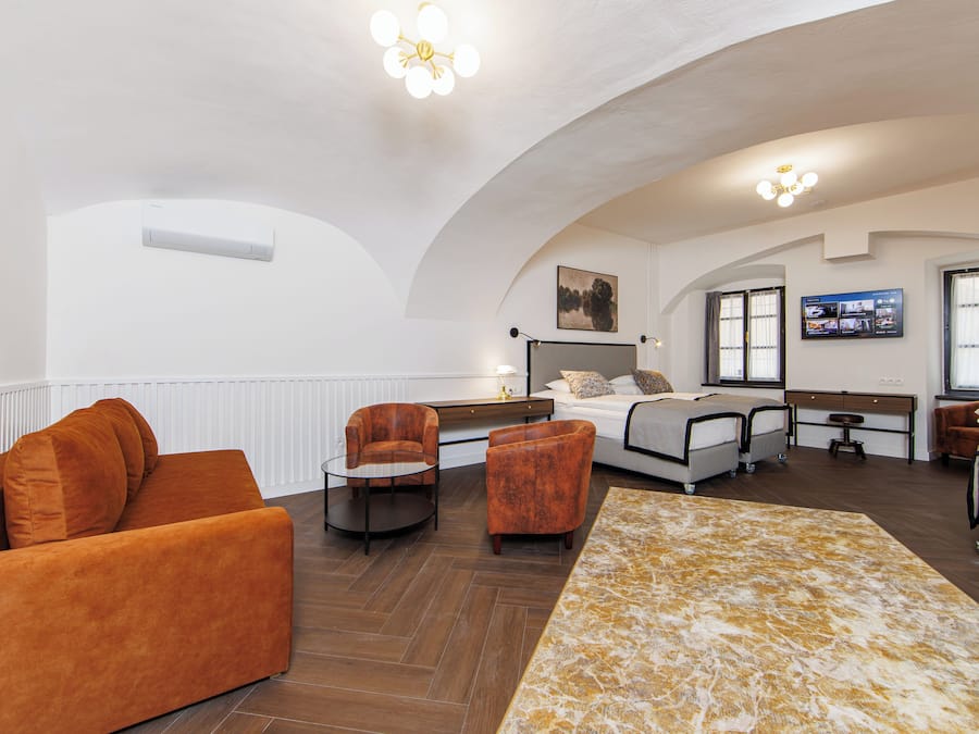 Superior Triple Room, City View | Interior