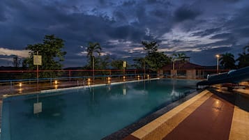 Piscine extérieure