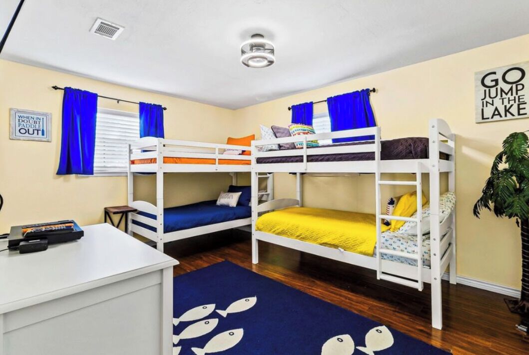 3 bedrooms, desk, iron/ironing board, travel crib