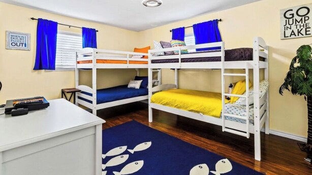 Room - 000 Lakefront Hideaway, Peaceful Livingston! (Livingston)