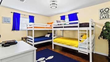 3 bedrooms, desk, iron/ironing board, travel crib