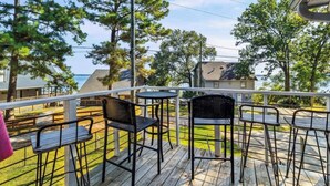 Outdoor dining - 000 Lakefront Hideaway, Peaceful Livingston! (Livingston)