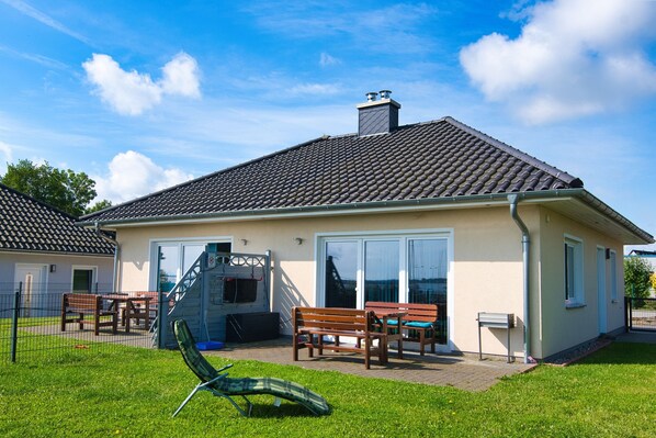 Outdoor dining - Vrbo Property (Sundhagen)
