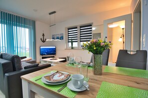 Dining - Vrbo Property (Sundhagen)