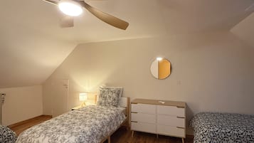 2 bedrooms, iron/ironing board, WiFi, bed sheets
